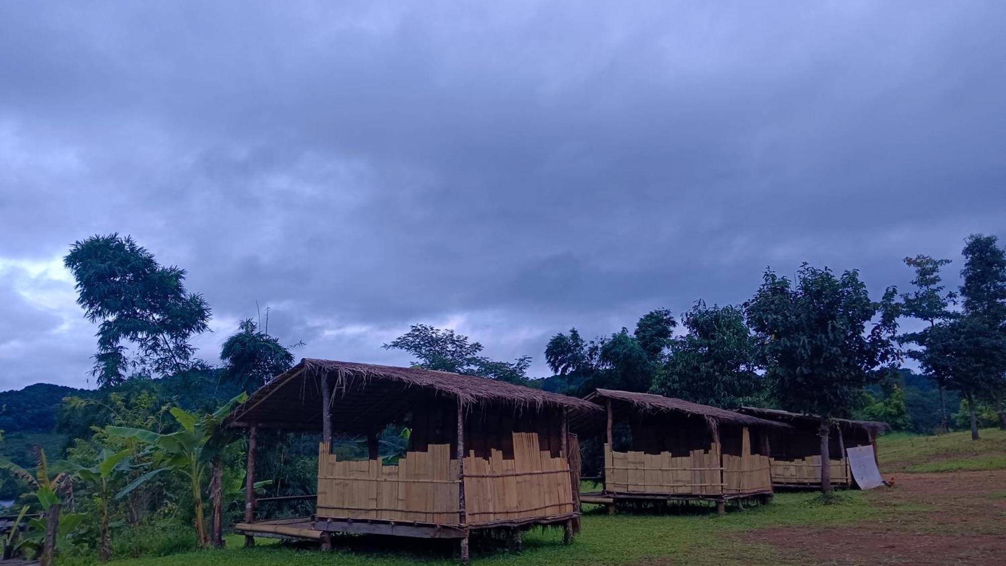 ไร่นิธิสุนทร Nithisoonthon Farmstay Mae Hong Son Buitenkant foto