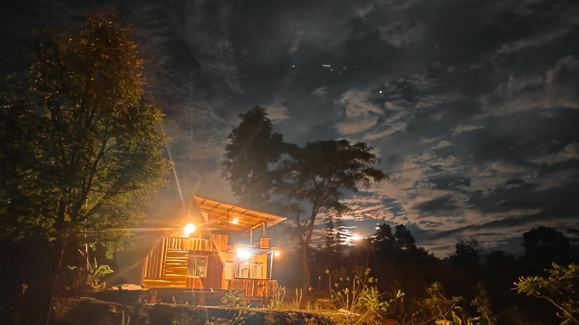 ไร่นิธิสุนทร Nithisoonthon Farmstay Mae Hong Son Buitenkant foto