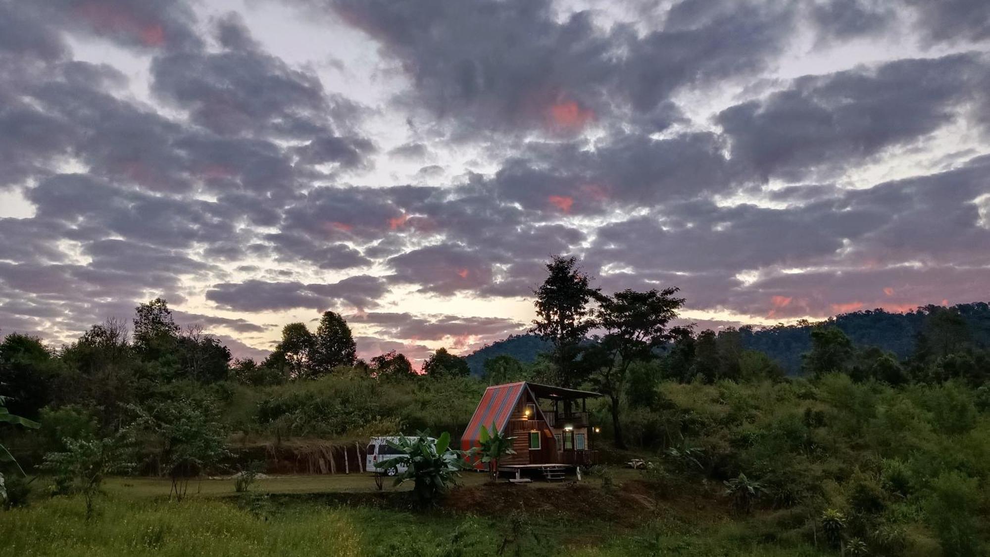 ไร่นิธิสุนทร Nithisoonthon Farmstay Mae Hong Son Buitenkant foto