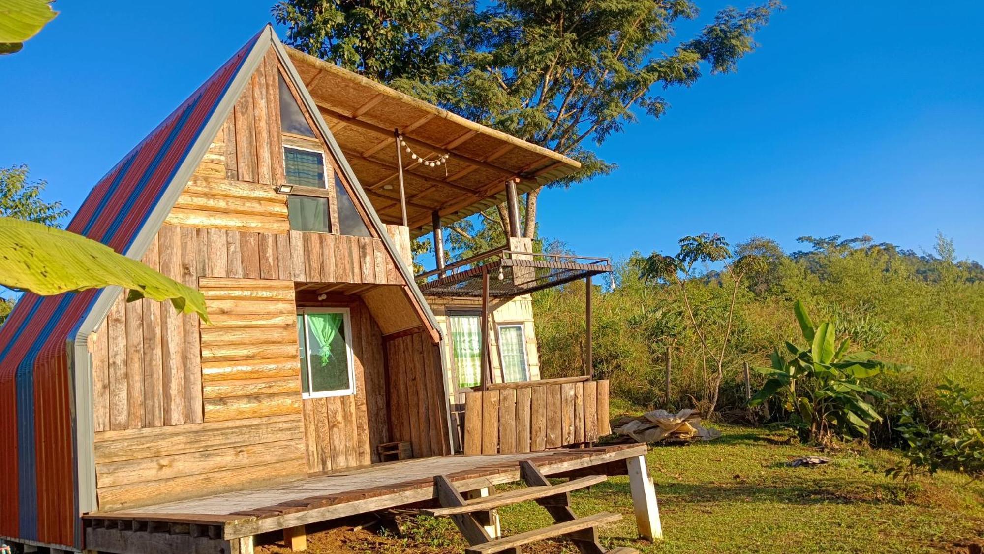 ไร่นิธิสุนทร Nithisoonthon Farmstay Mae Hong Son Buitenkant foto